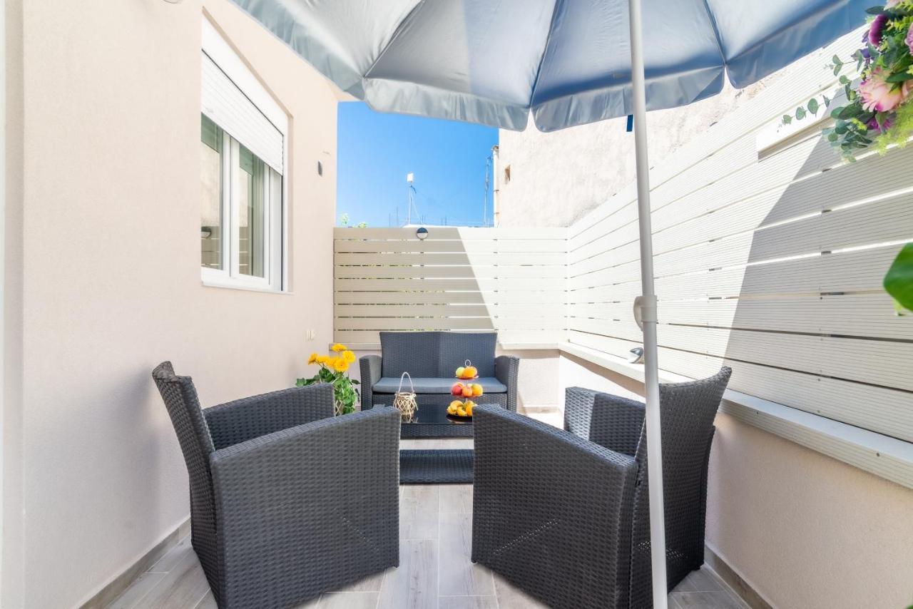 Sophia'S Comfortable Home With A Private Backyard Gazi Εξωτερικό φωτογραφία