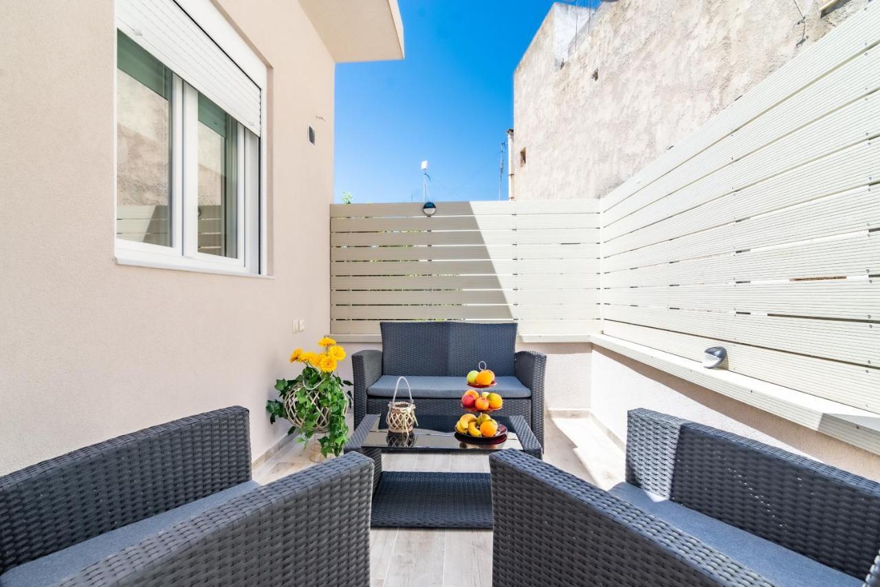 Sophia'S Comfortable Home With A Private Backyard Gazi Εξωτερικό φωτογραφία