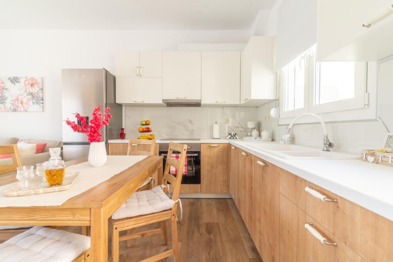 Sophia'S Comfortable Home With A Private Backyard Gazi Εξωτερικό φωτογραφία